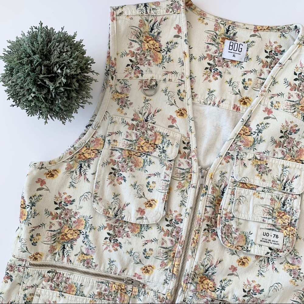 • floral uo utility vest •